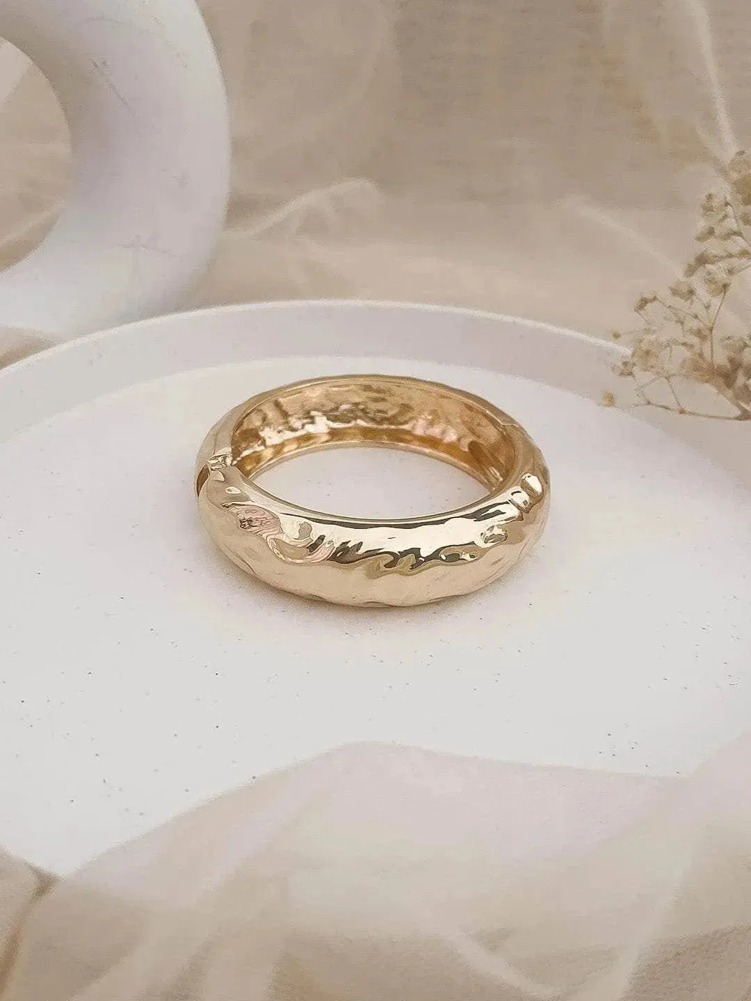 Alaviaa Jaffrey In Classic Ladies Wedding Bangle