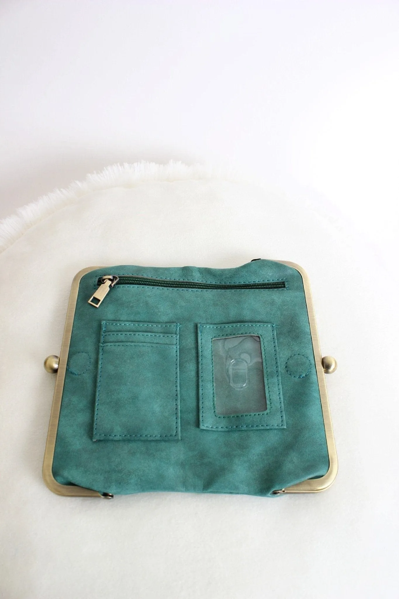 BP208 Karen Kiss Lock Clutch