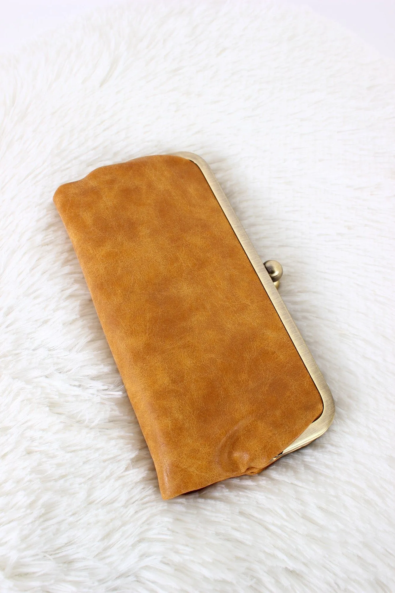 BP208 Karen Kiss Lock Clutch