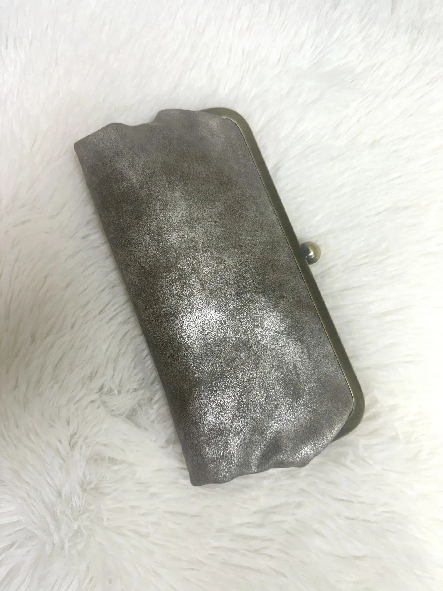 BP208 Karen Kiss Lock Clutch