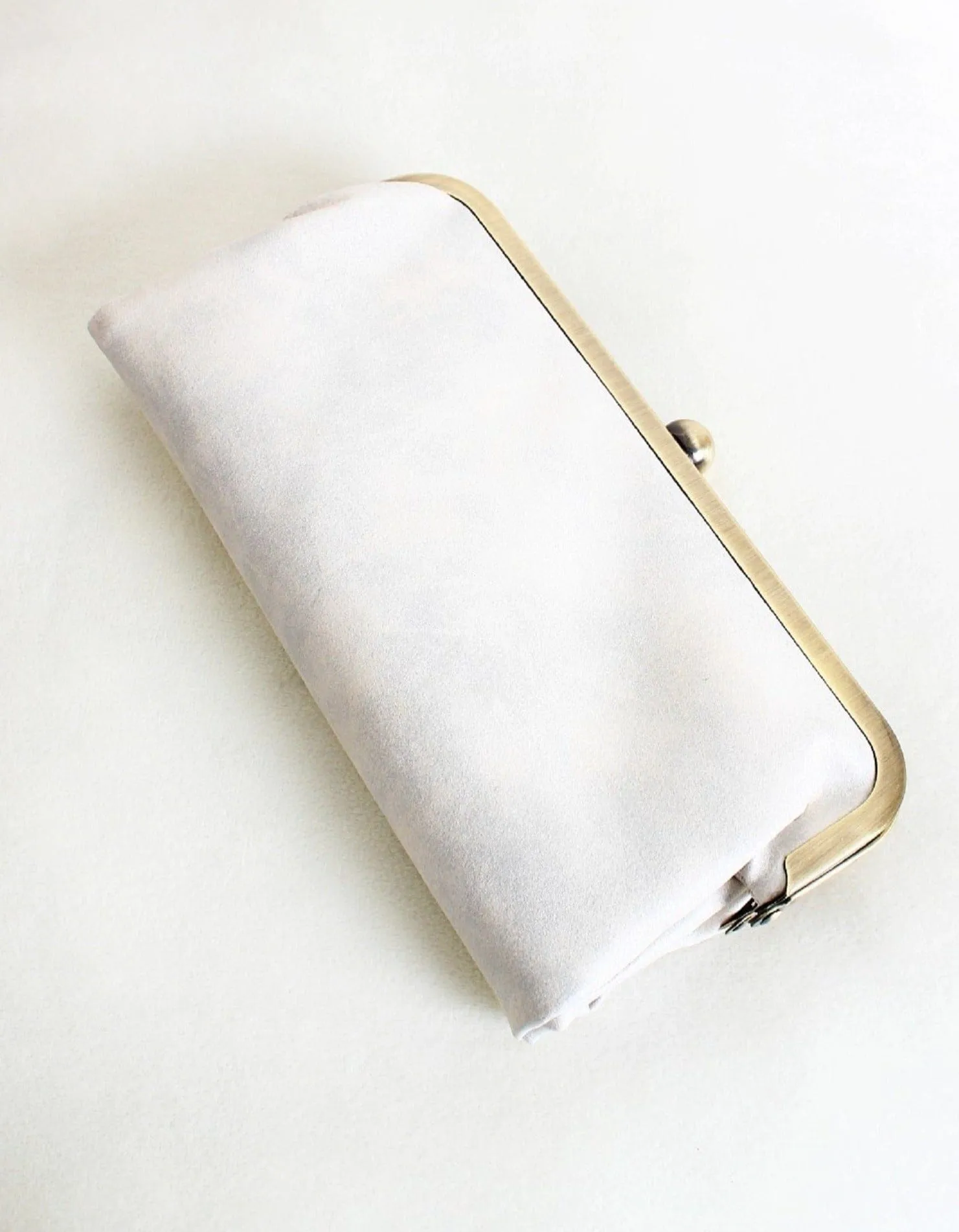 BP208 Karen Kiss Lock Clutch