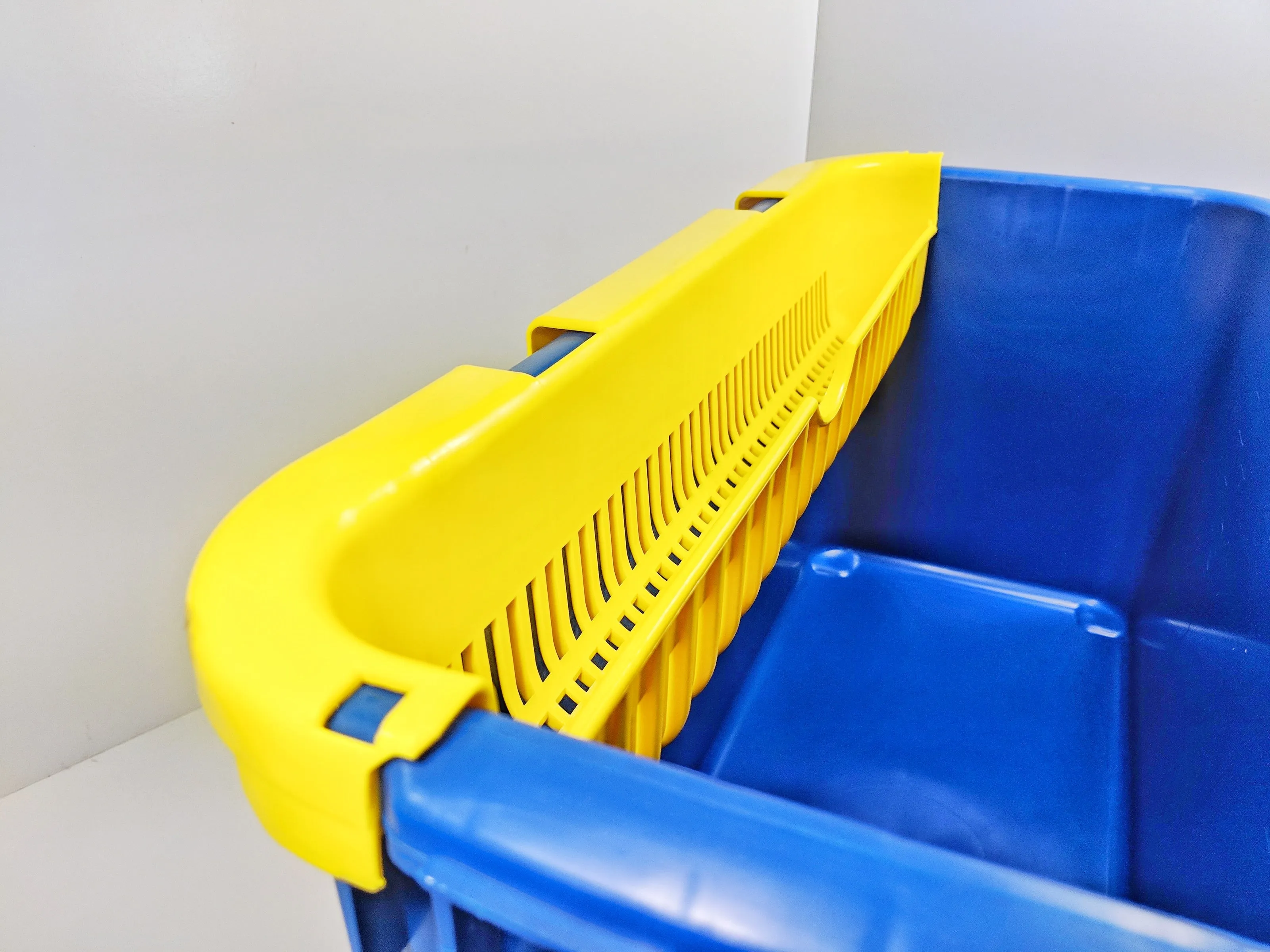 Bucket Sieve 18"