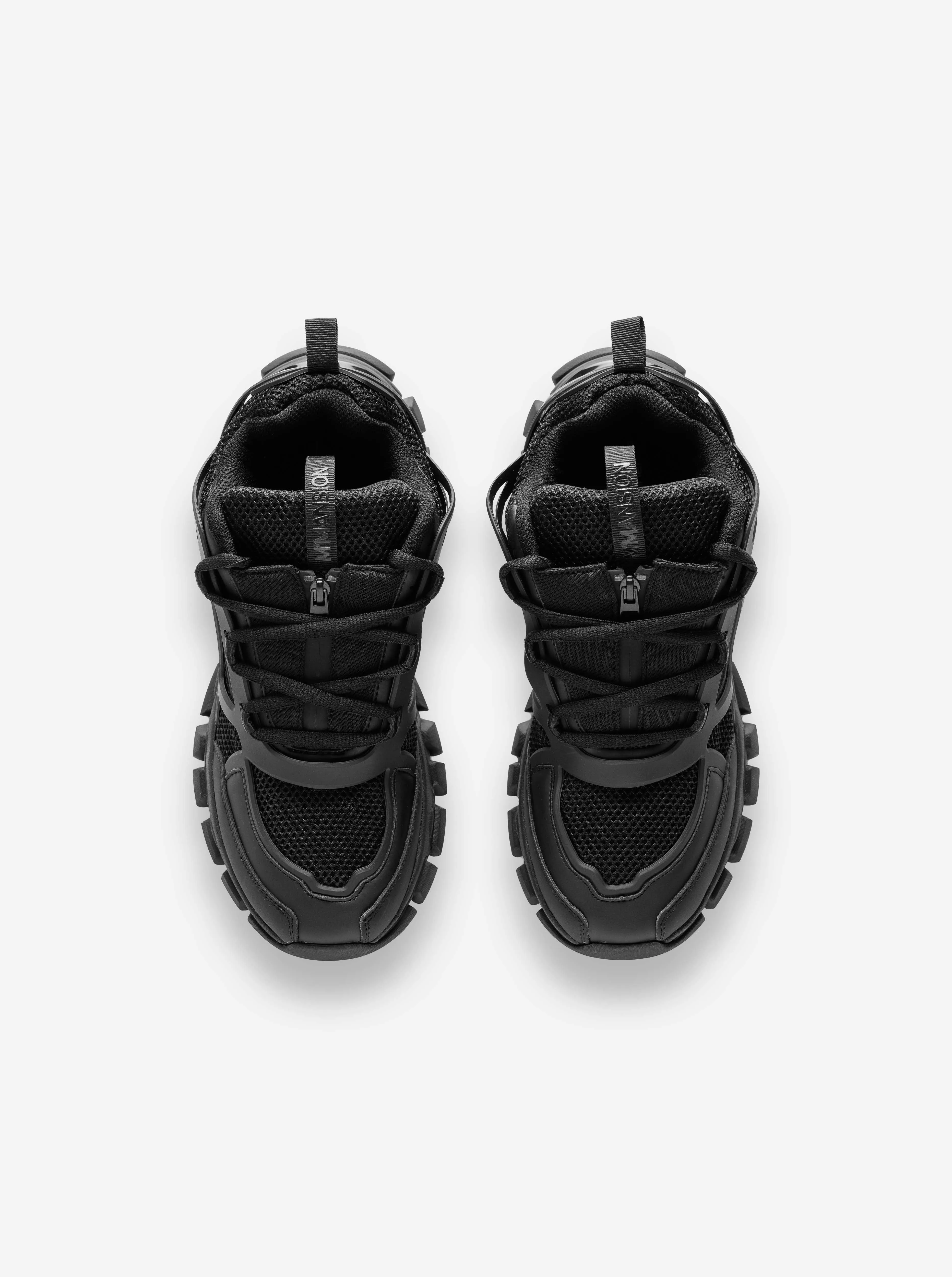 RANGE RUNNER - TRIPLE BLACK