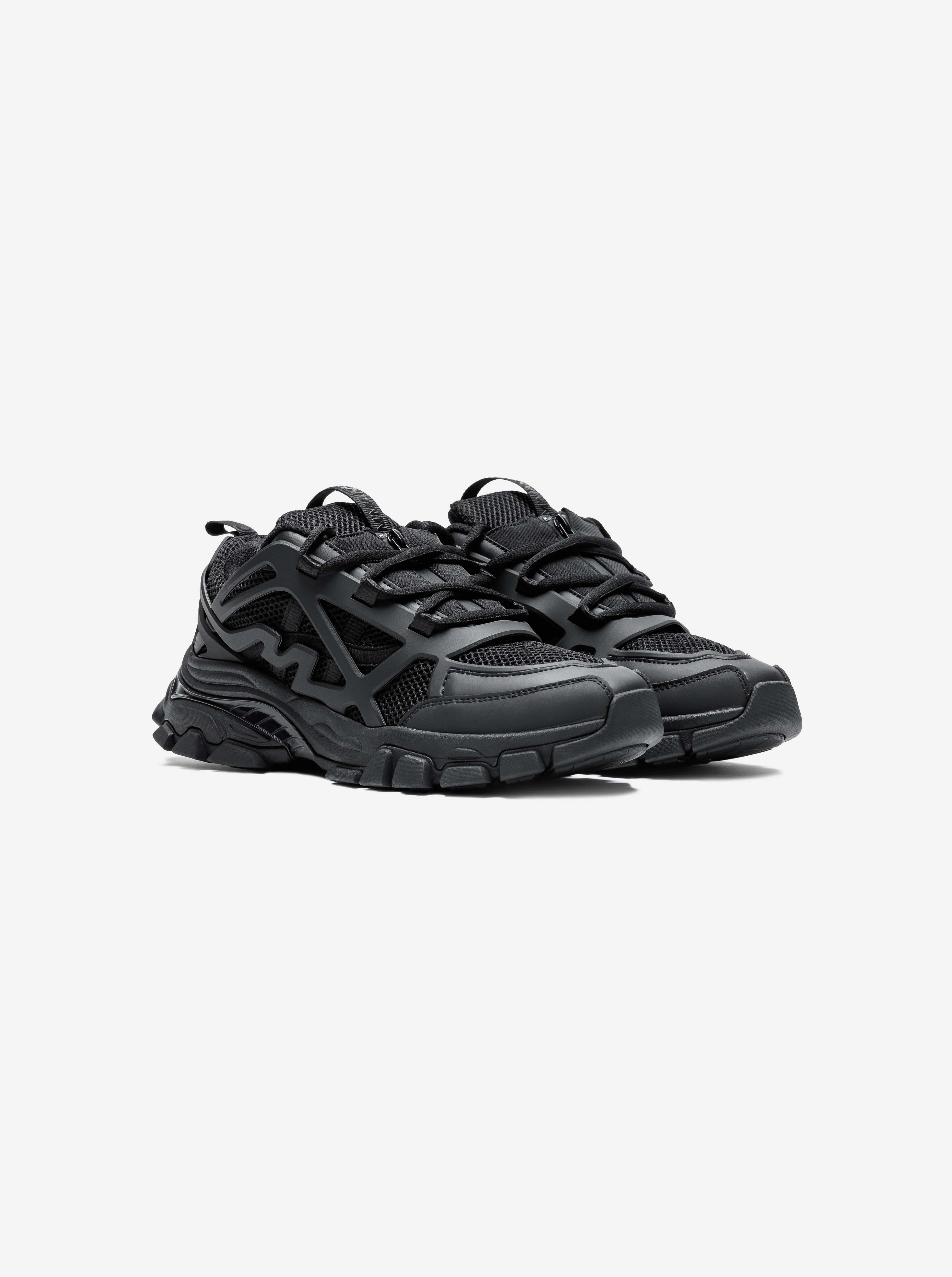 RANGE RUNNER - TRIPLE BLACK